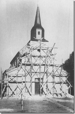 La façade de l'église est consolidée et ravalée (1936 -37)_thumb[3]