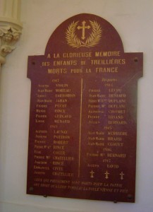 7 Une des plaques de marbre de l'église